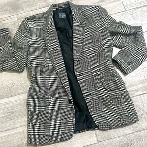 Classic Women's Wool Houndstooth Blazer